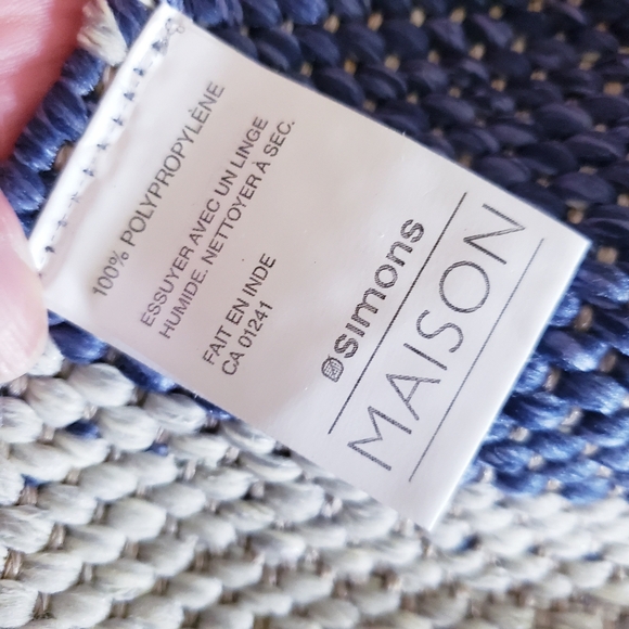 Maison Simons NWT Fringed Accent Rug - Picture 4 of 4